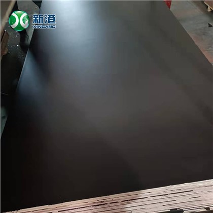 1220x2440mm 18mm Bord Feanólach Foirgníochta Muirí Sraithadhmad Coincréite